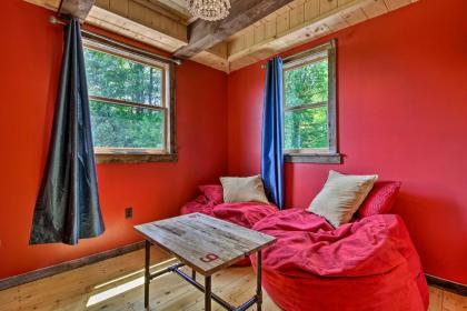 Red Sweetheart Barn Studio with Mtn and River Views! - image 11