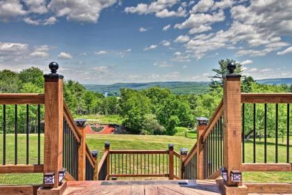 Red Sweetheart Barn Studio with Mtn and River Views! - image 2