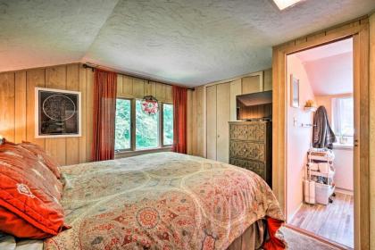 Vibrant Putney Cabin with Fire Pit Hike and Ski! - image 12