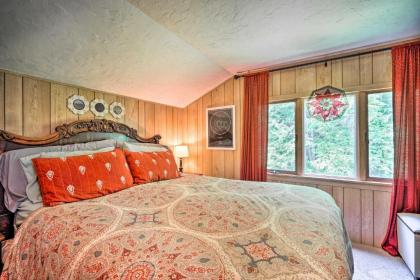 Vibrant Putney Cabin with Fire Pit Hike and Ski! - image 14