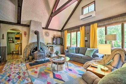 Vibrant Putney Cabin with Fire Pit Hike and Ski! - image 4