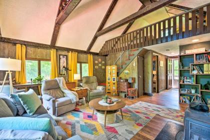 Vibrant Putney Cabin with Fire Pit Hike and Ski! - image 6