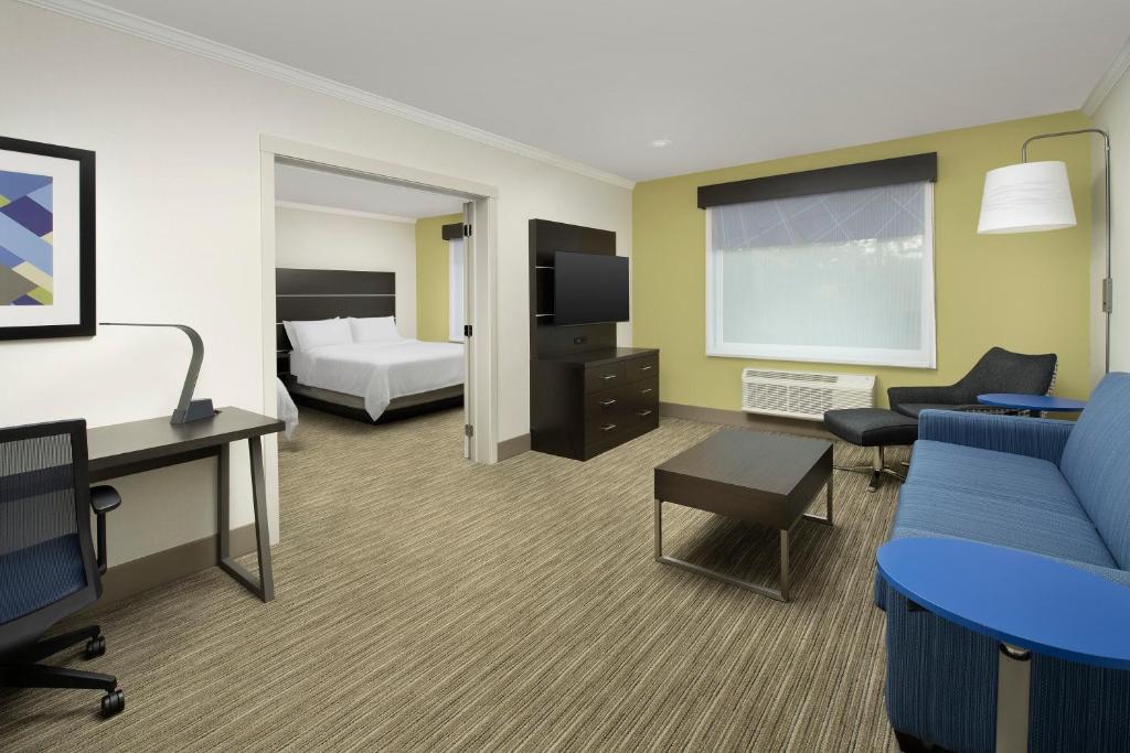 Holiday Inn Express Puyallup an IHG Hotel - image 3