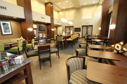 Hampton Inn & Suites Tacoma/Puyallup - image 12