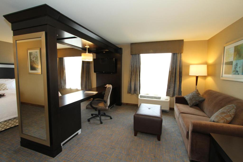 Hampton Inn & Suites Tacoma/Puyallup - image 6