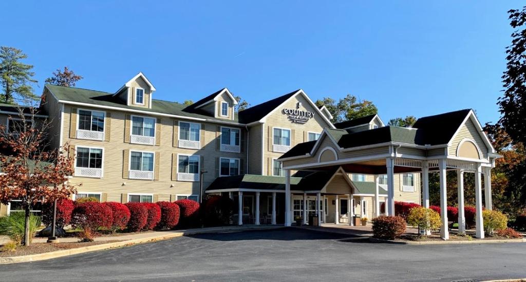 Country Inn & Suites by Radisson Lake George (Queensbury) NY - main image