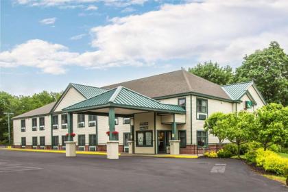 Econo Lodge Glens Falls   Lake George New York