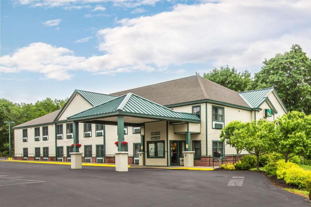 Econo Lodge Glens Falls - Lake George - main image