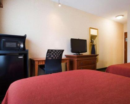 Econo Lodge Glens Falls - Lake George - image 13