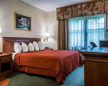 Econo Lodge Glens Falls - Lake George - image 14