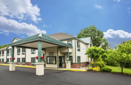 Econo Lodge Glens Falls - Lake George - image 9