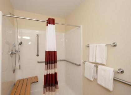 Red Roof Inn Glens Falls - Lake George - image 4