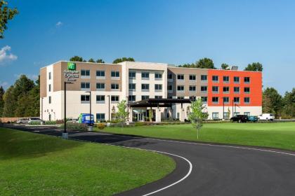 Holiday Inn Express Queensbury Lake George Area an IHG Hotel New York