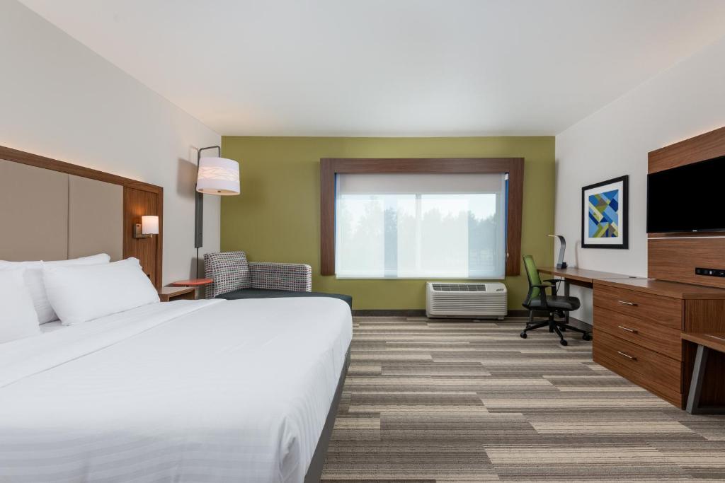 Holiday Inn Express Queensbury-Lake George Area an IHG Hotel - image 2