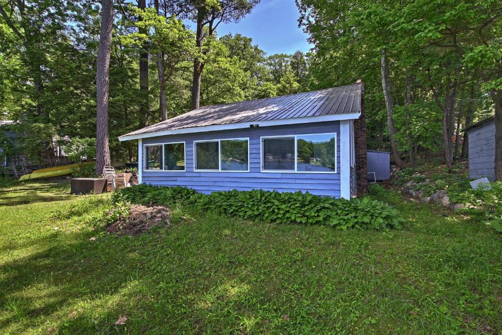 Waterfront Farmhouse in the Woods Canoe and Kayak! - image 5