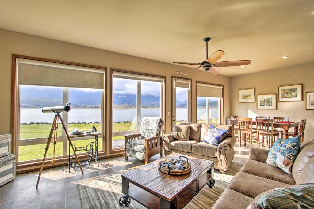 Bayside Home - 6 Miles to Olympic National Forest! - image 2