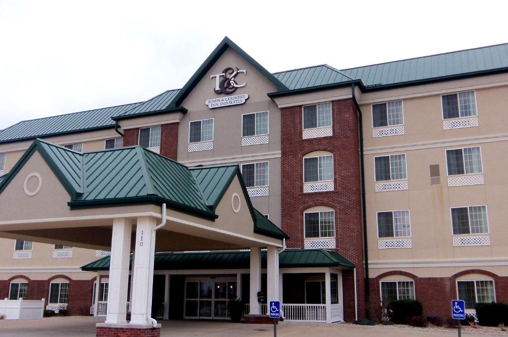 Town & Country Inn and Suites - main image