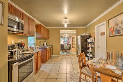 Renovated Home with Screened-In Patio on Hwy 90 - image 10