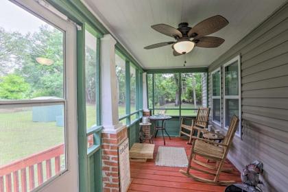 Renovated Home with Screened-In Patio on Hwy 90 - image 2