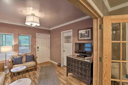 Renovated Home with Screened-In Patio on Hwy 90 - image 5