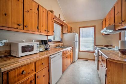 Family Cabin Near Hiking with On-Site Pond Deck - image 10