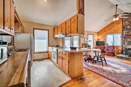 Family Cabin Near Hiking with On-Site Pond Deck - image 9