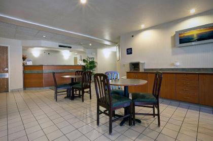 Americas Best Value Inn & Suites Racine - image 11