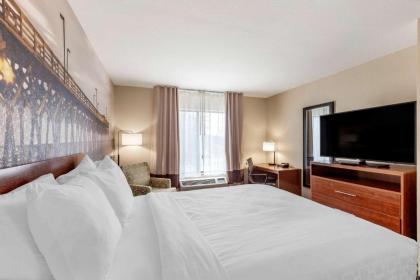 Clarion Pointe by Choice Hotels Racine - image 14