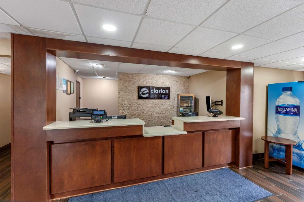 Clarion Pointe by Choice Hotels Racine - image 2