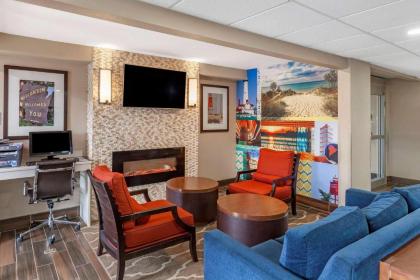 Clarion Pointe by Choice Hotels Racine - image 5