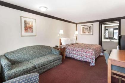 Knights Inn Racine - image 10