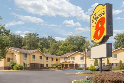 Super 8 by Wyndham Radford VA - image 10