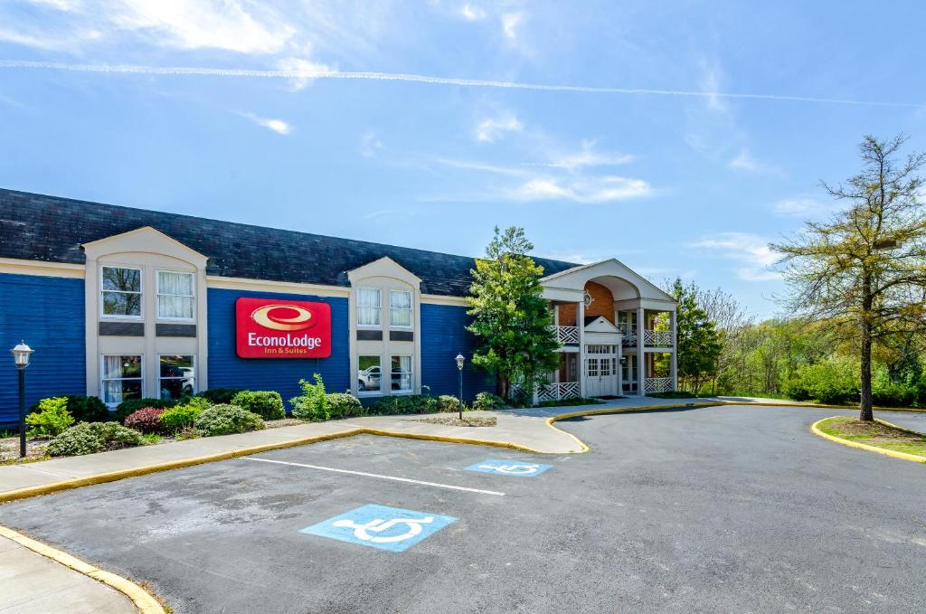 Econo Lodge Inn & Suites Radford-Blacksburg Area - main image