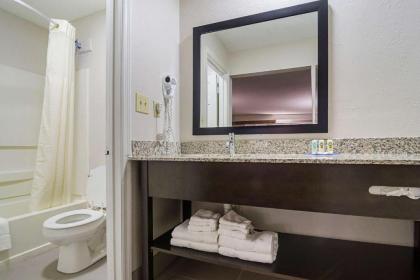 Quality Inn Raeford - image 13