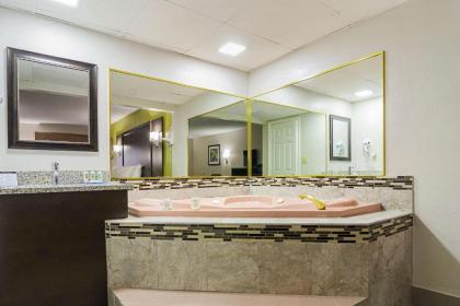 Quality Inn Raeford - image 2