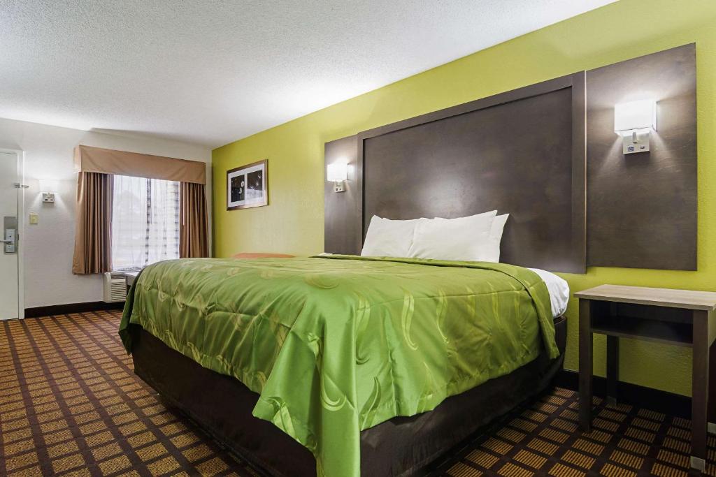 Quality Inn Raeford - image 7