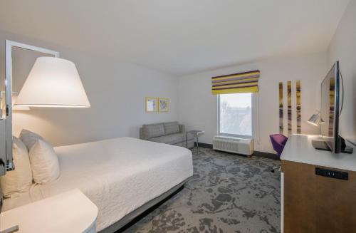 Hampton Inn & Suites Raleigh-Durham Airport-Brier Creek - image 4