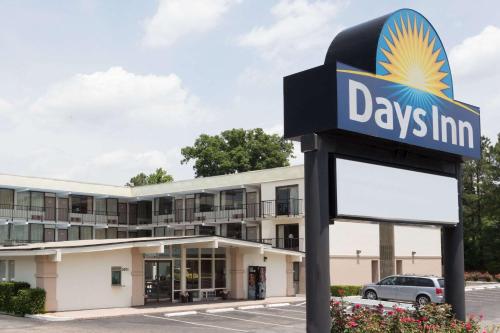 Days Inn by Wyndham Raleigh South - main image