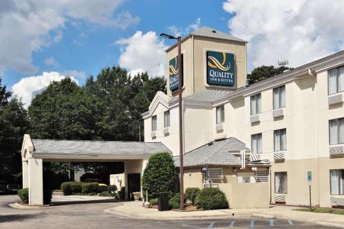 Quality Inn & Suites Raleigh North Raleigh - image 2