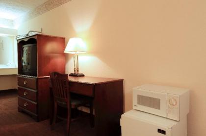 Americas Best Value Inn North Capital - image 5