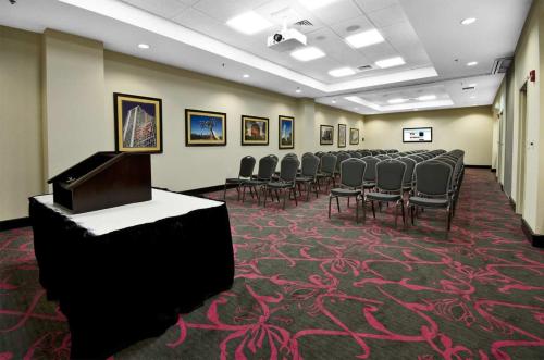 Hampton Inn & Suites - Raleigh Downtown - image 3