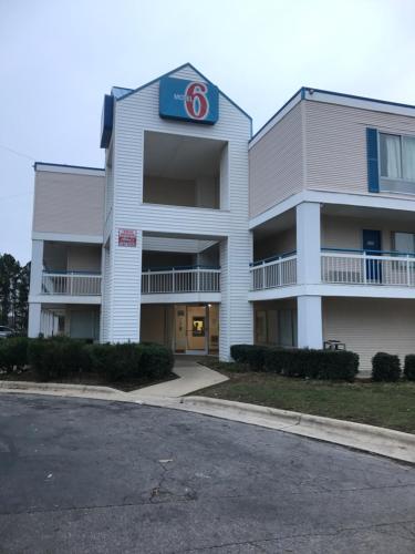 Motel 6-Raleigh NC - North - image 4