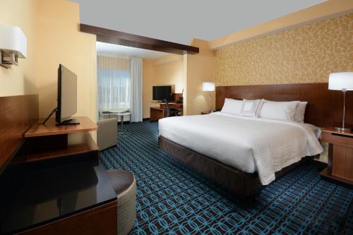 Fairfield Inn & Suites by Marriott Raleigh Capital Blvd./I-540 - image 2