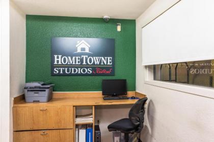 HomeTowne Studios by Red Roof Rancho Cordova - image 9