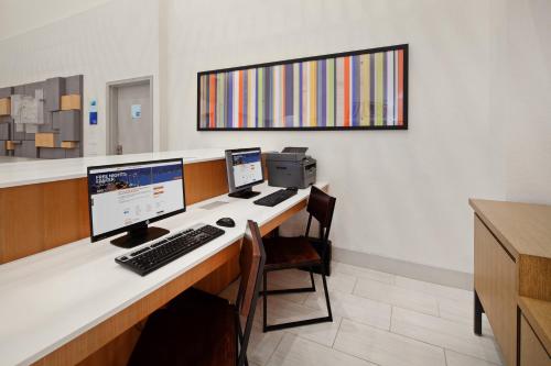 Holiday Inn Express & Suites Rancho Mirage an IHG Hotel - image 4