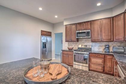 Quiet Country Club Condo with Golf Course Views - image 9