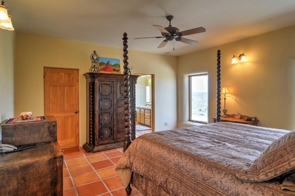 Traditional Taos Home on 26 Acres with Mountain Views - image 5