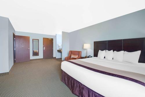 Baymont by Wyndham Rapid City - image 3