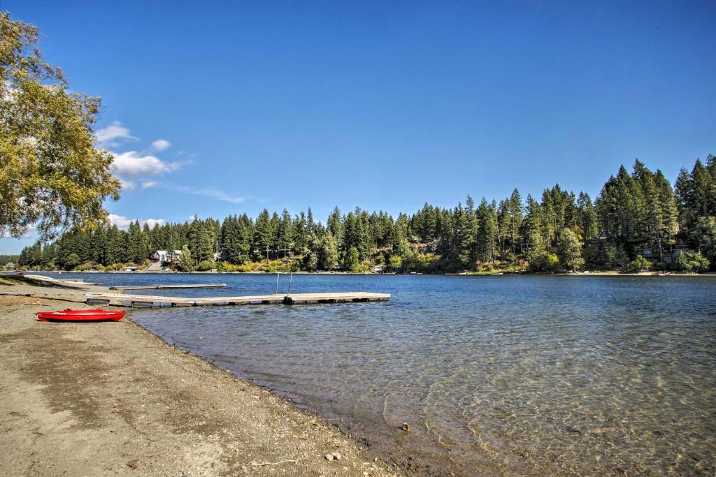 The Lake House in Rathdrum with Beach and Fire Pit - main image