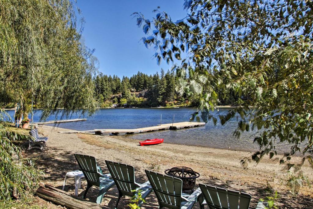 The Lake House in Rathdrum with Beach and Fire Pit - image 5